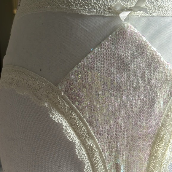 Victoria’s Secret cream iridescent sheer panty size extra large - Picture 5 of 9